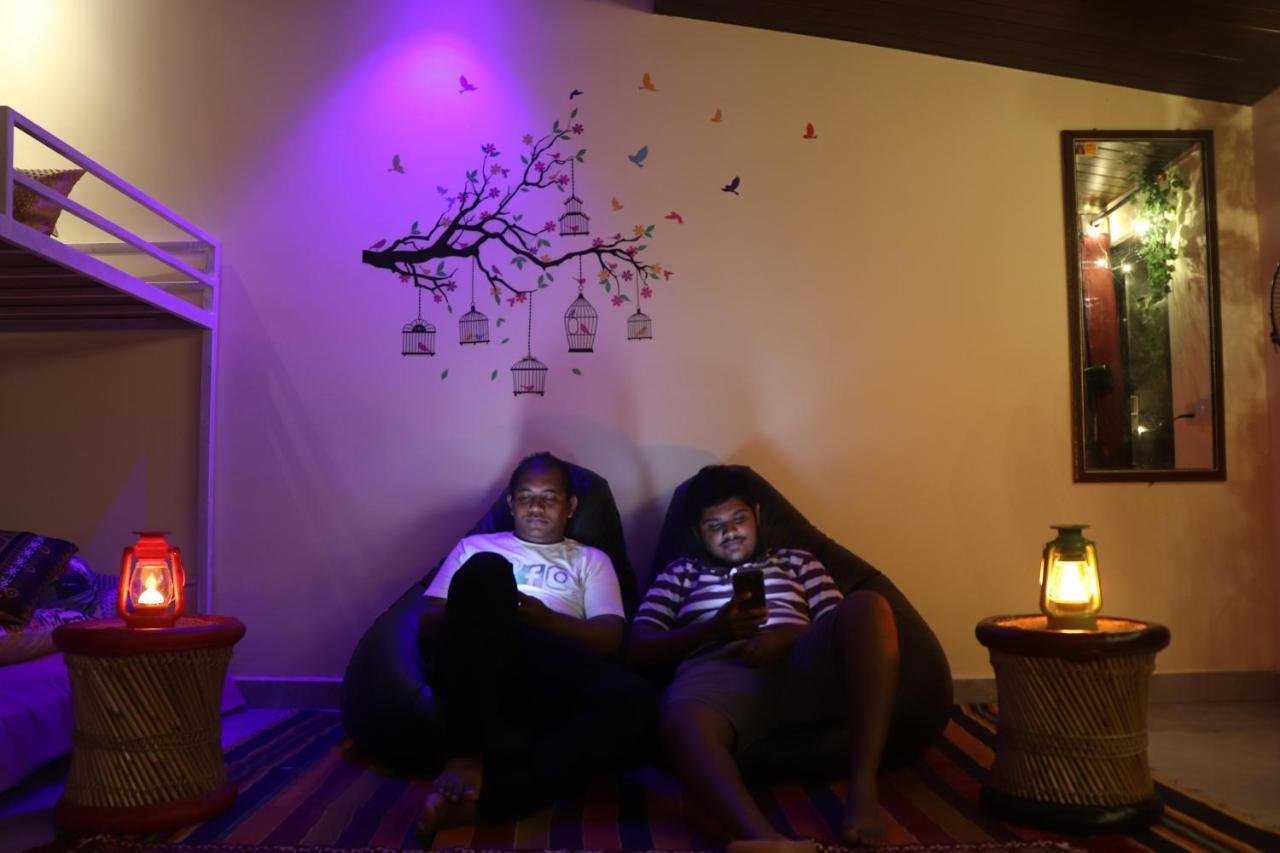 Costel Hostel มัลวาน ภายนอก รูปภาพ