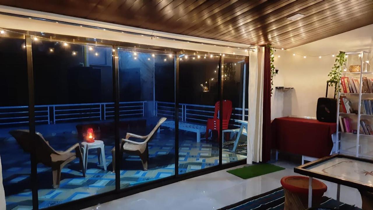Costel Hostel มัลวาน ภายนอก รูปภาพ