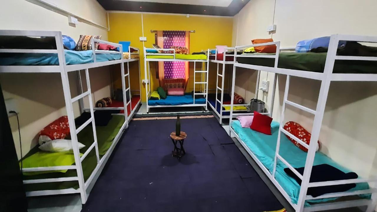Costel Hostel มัลวาน ภายนอก รูปภาพ