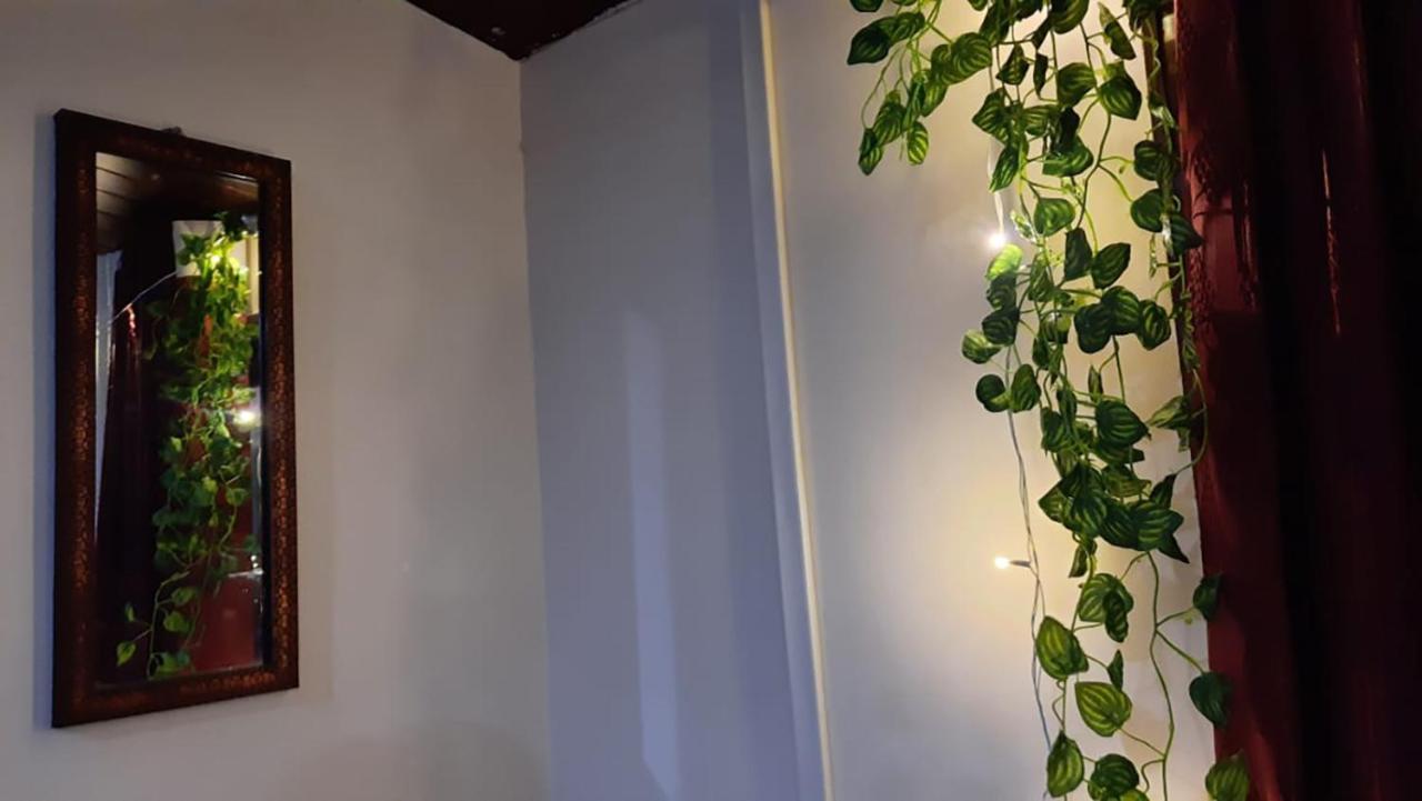 Costel Hostel มัลวาน ภายนอก รูปภาพ